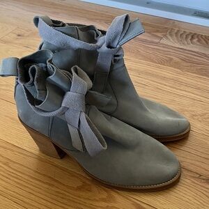 Humanoid Gray Leather Women's Ankle Boots